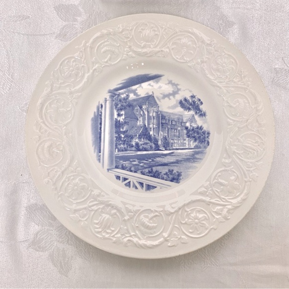 Wedgwood Agnes Scott Buttrick Hall of Etruria & Barlaston collectible plate